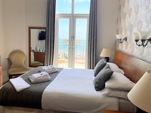 The Cumberland Hotel Eastbourne Bagian luar foto