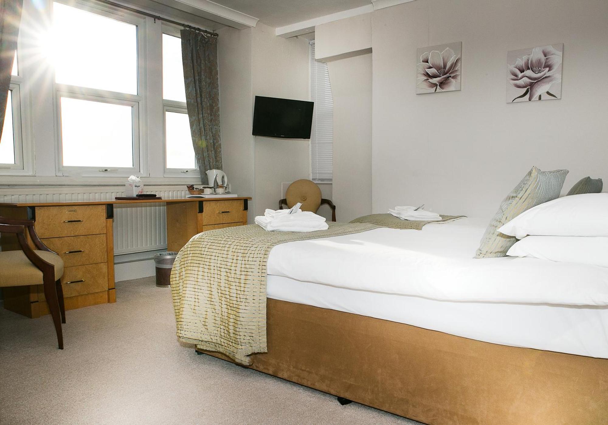 The Cumberland Hotel Eastbourne Bagian luar foto