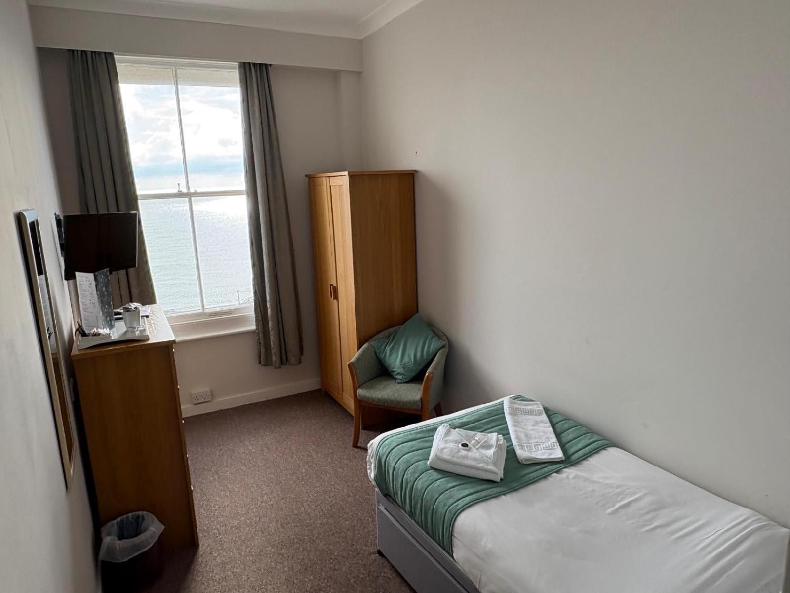 The Cumberland Hotel Eastbourne Bagian luar foto