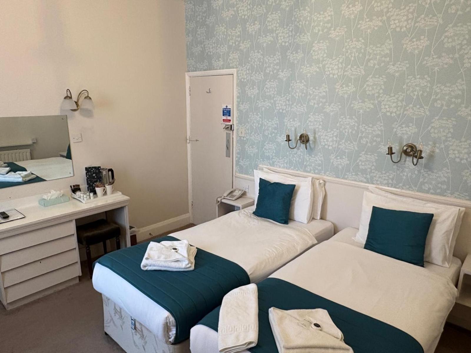 The Cumberland Hotel Eastbourne Bagian luar foto