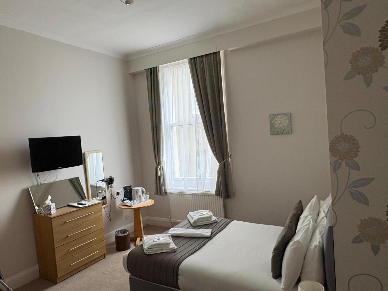 The Cumberland Hotel Eastbourne Bagian luar foto