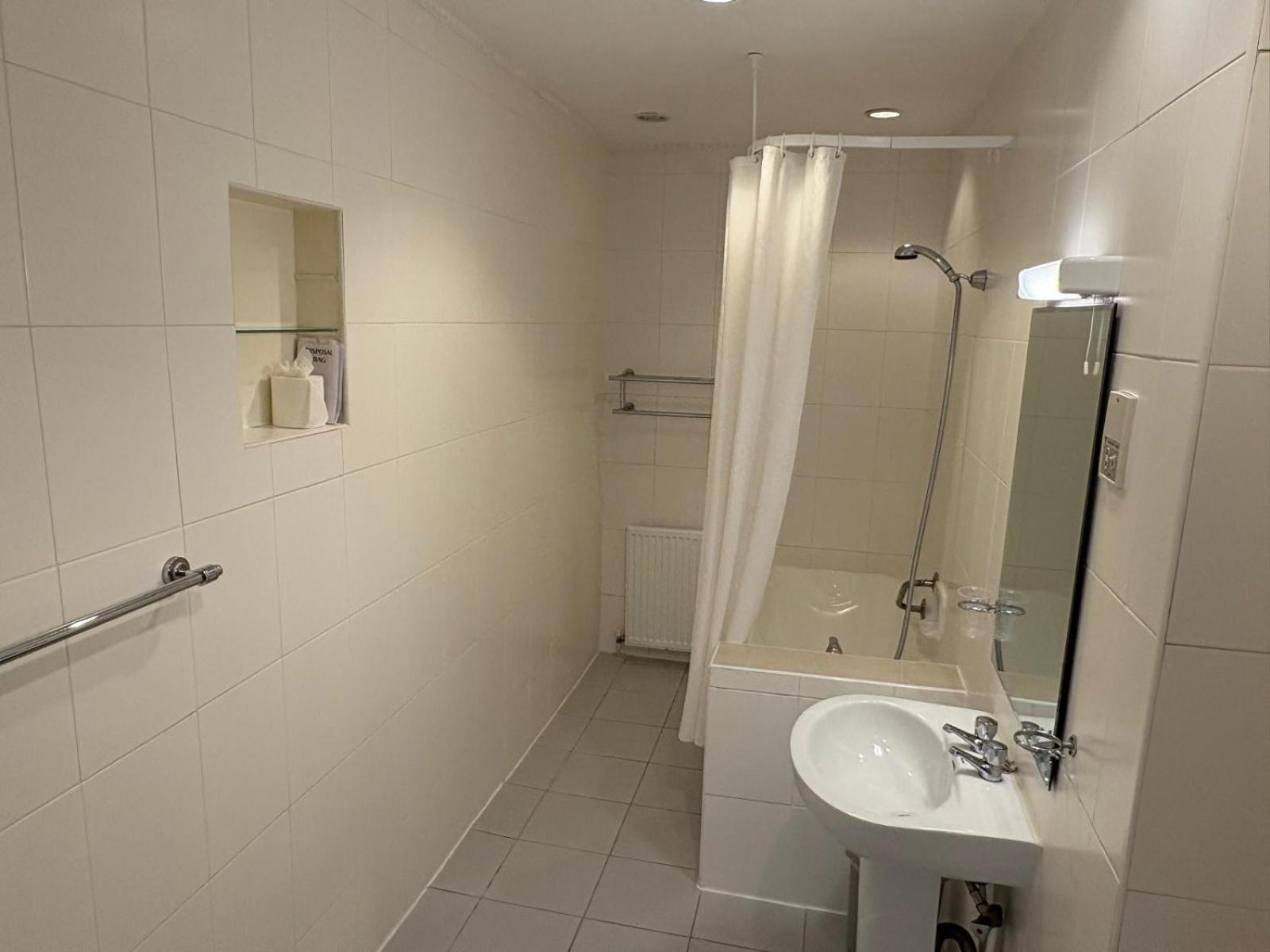 The Cumberland Hotel Eastbourne Bagian luar foto