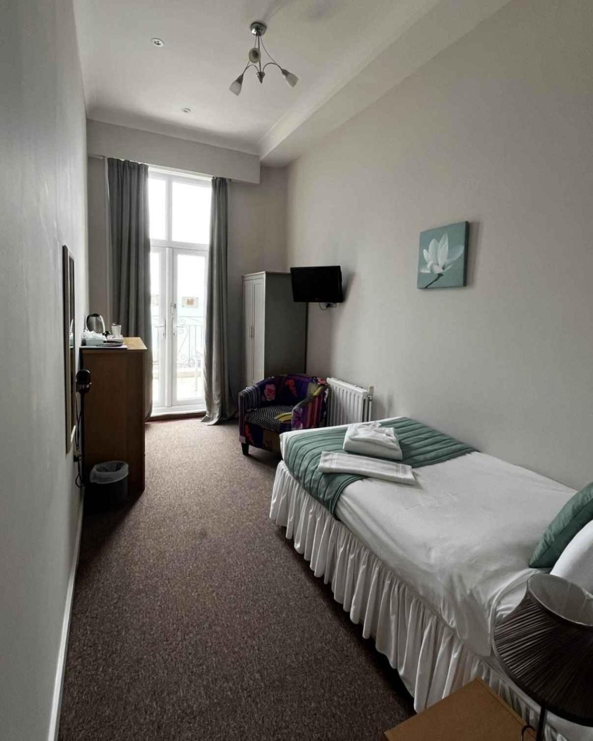 The Cumberland Hotel Eastbourne Bagian luar foto