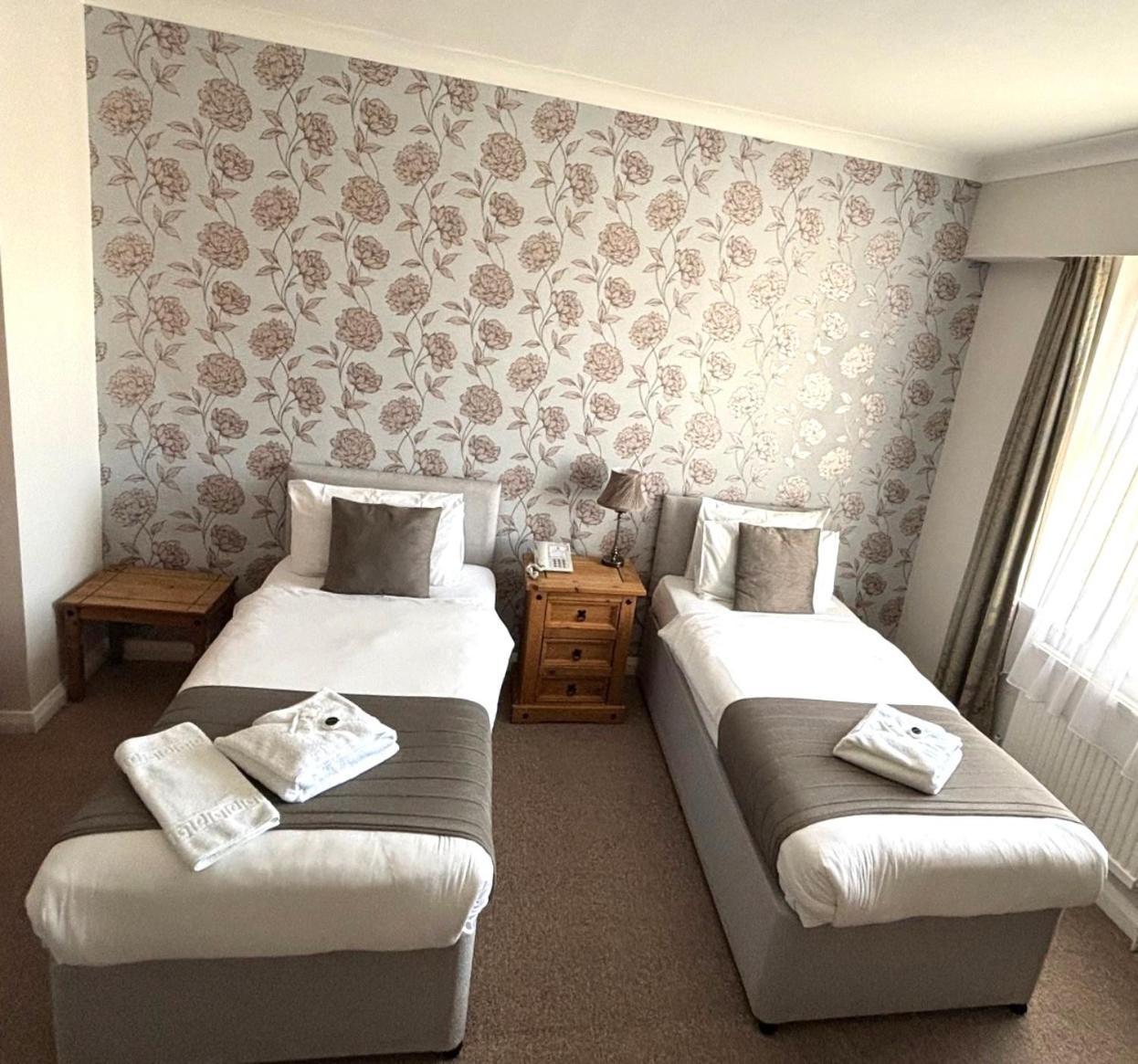 The Cumberland Hotel Eastbourne Bagian luar foto